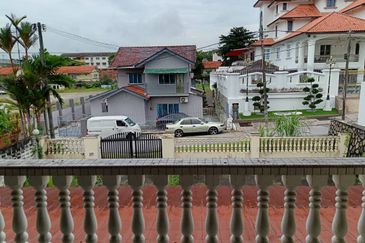 Stulang Laut / Darat