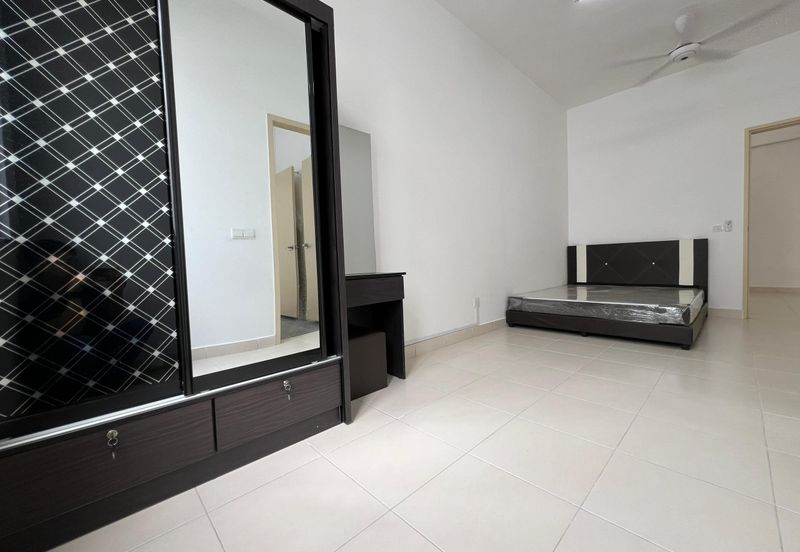 Hazel @ Meridin East