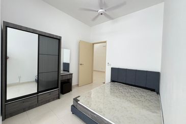 Hazel @ Meridin East