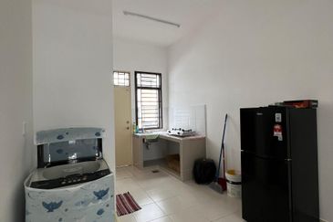 Hazel @ Meridin East