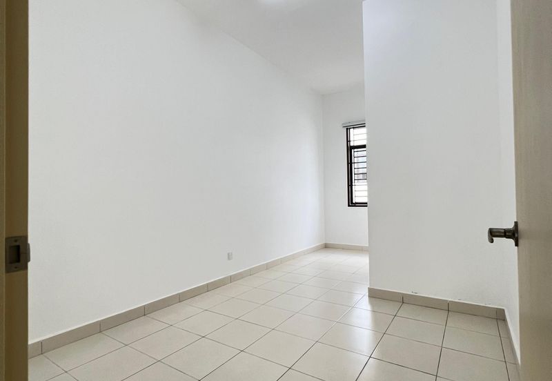 Hazel @ Meridin East