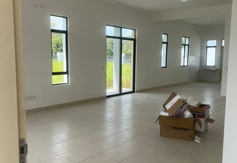 Hazel @ Meridin East