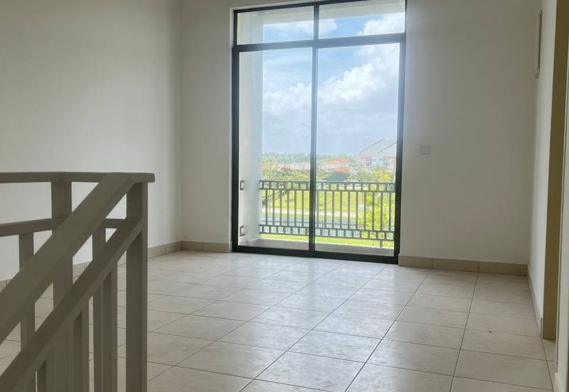 Hazel @ Meridin East