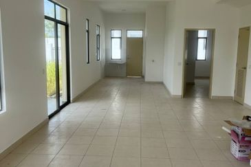 Hazel @ Meridin East