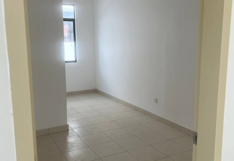 Hazel @ Meridin East