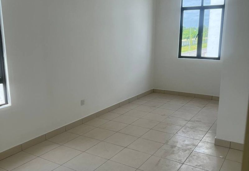 Hazel @ Meridin East