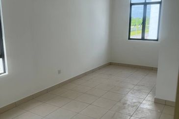 Hazel @ Meridin East