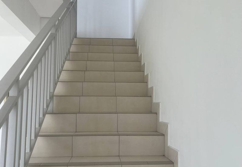 Hazel @ Meridin East