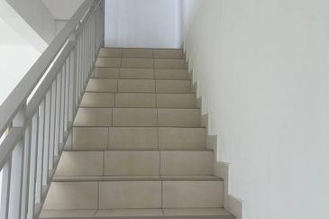 Hazel @ Meridin East