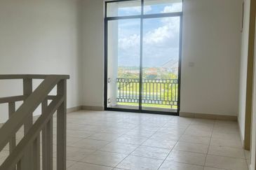 Hazel @ Meridin East