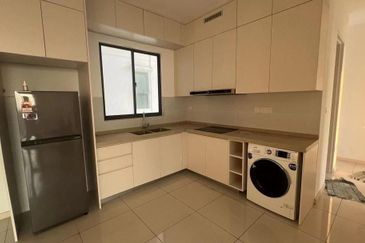 The M @ Medini Macrolink