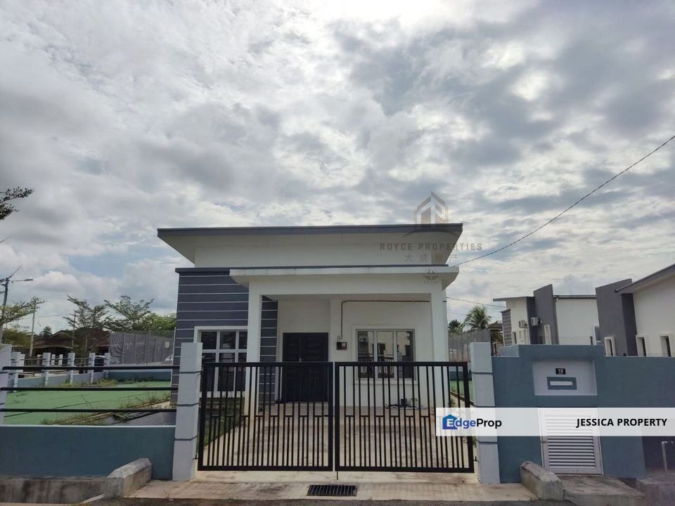 Taman Sri Lambak Kluang Single Storey Bungalow Corner Lot For Rent for