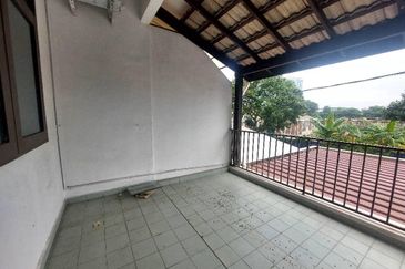 Kampung Lapan