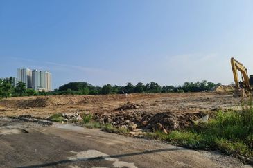 Converted medium industry land  @Kangkar Tebrau for rent