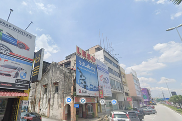 5 storey shop/ office for rent 