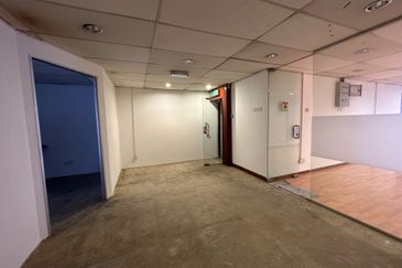 4 storey shop @ seksyen 14 for rent 