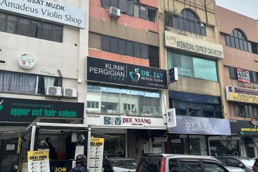 4 storey shop @ seksyen 14 for rent 