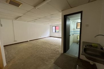 4 storey shop @ seksyen 14 for rent 