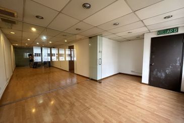 4 storey shop @ seksyen 14 for rent 