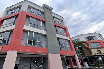 4-storey corner shop @ Ipoh for sale 