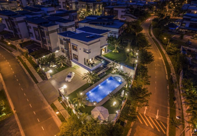 3 storey Bungalow @ Horizon Hills for Sale 