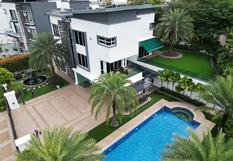 3 storey Bungalow @ Horizon Hills for Sale 