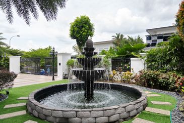 3 storey Bungalow @ Horizon Hills for Sale 