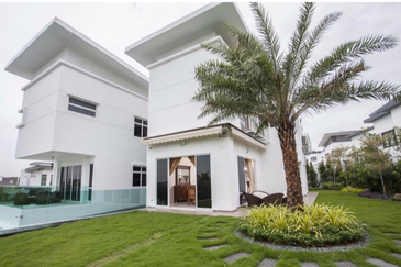 3 storey Bungalow @ Horizon Hills for Sale 