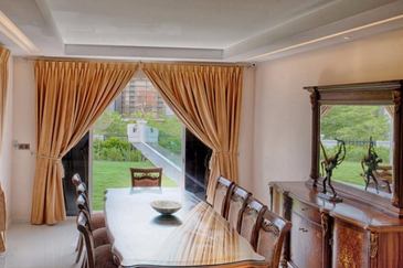 3 storey Bungalow @ Horizon Hills for Sale 