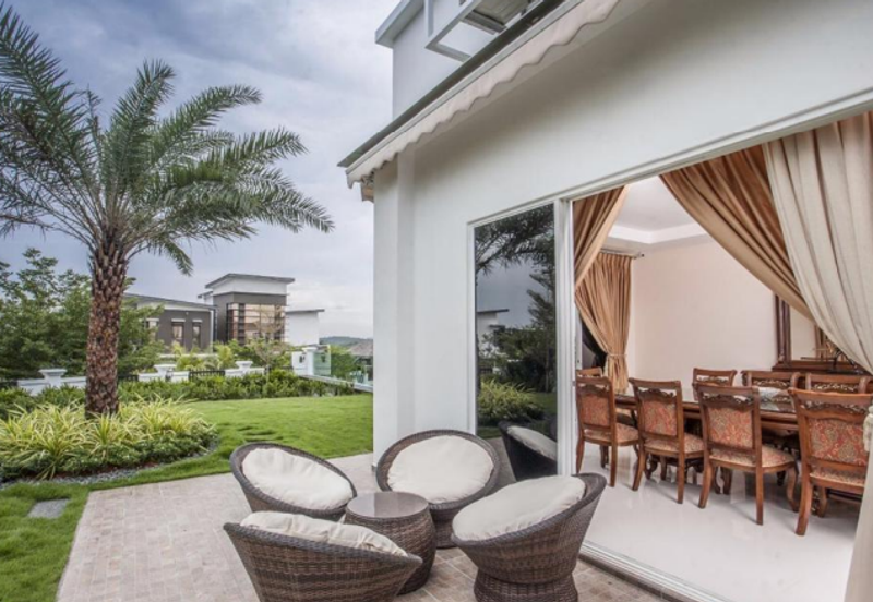 3 storey Bungalow @ Horizon Hills for Sale 