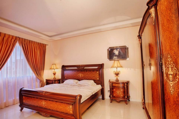 3 storey Bungalow @ Horizon Hills for Sale 