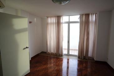 KONDOMINIUM SERI BAYAN