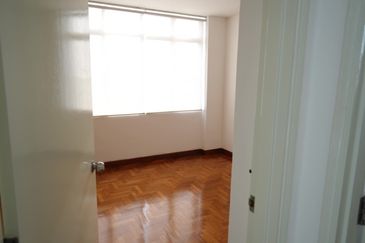 KONDOMINIUM SERI BAYAN