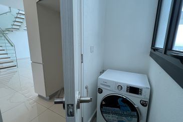 The M @ Medini Macrolink