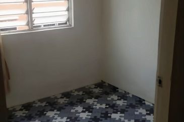 Taman Pulai Utama Flat