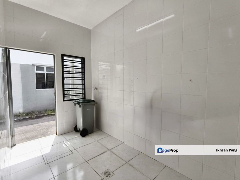 FOR RENT – 1 Storey Terrace House @ Jalan Kelicap, Bandar Putra Kulai | 4 Bedrooms | RM1,500, Johor, Kulai