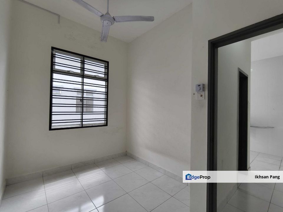 FOR RENT – 1 Storey Terrace House @ Jalan Kelicap, Bandar Putra Kulai | 4 Bedrooms | RM1,500, Johor, Kulai