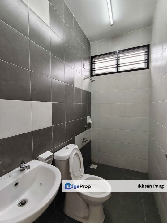 FOR RENT – 1 Storey Terrace House @ Jalan Kelicap, Bandar Putra Kulai | 4 Bedrooms | RM1,500, Johor, Kulai