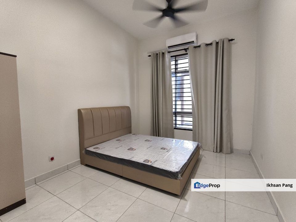 Master Bedroom with Private Bath @ Bandar Putra Kulai (Jalan Pipit) FOR RENT, Johor, Kulai