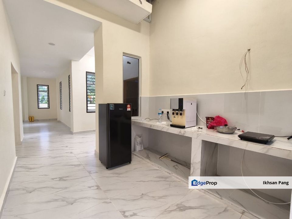 Master Bedroom with Private Bath @ Bandar Putra Kulai (Jalan Pipit) FOR RENT, Johor, Kulai