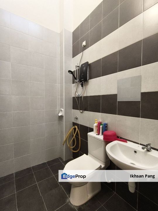 Master Bedroom with Private Bath @ Bandar Putra Kulai (Jalan Pipit) FOR RENT, Johor, Kulai