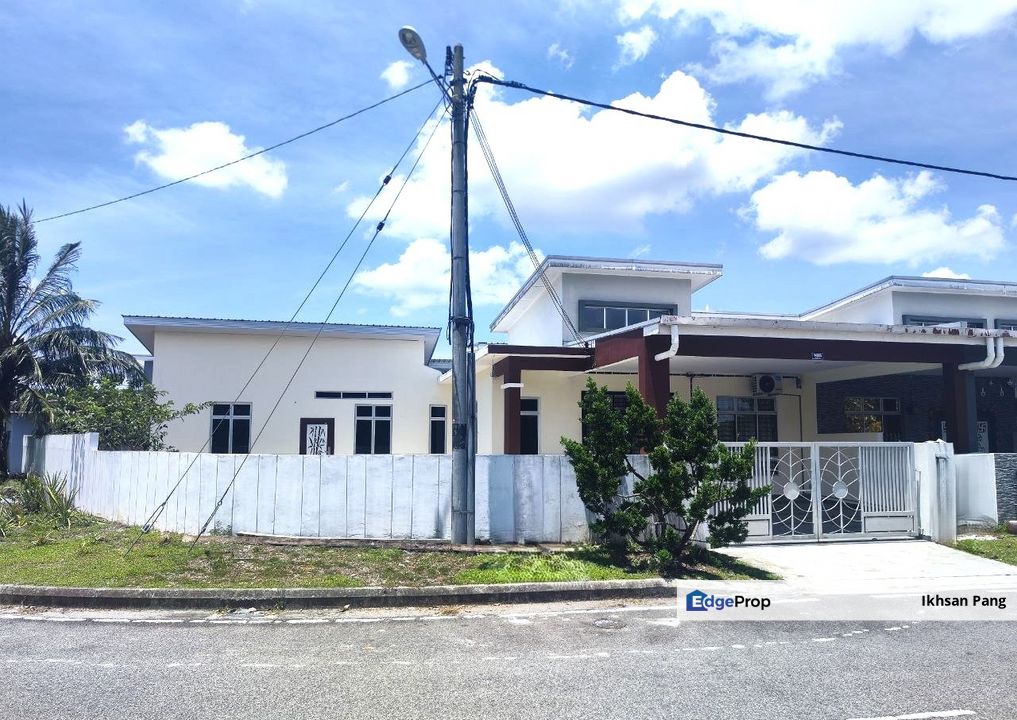 Master Bedroom with Private Bath @ Bandar Putra Kulai (Jalan Pipit) FOR RENT, Johor, Kulai