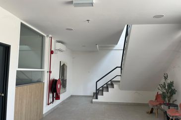 West Port, Pulau Indah