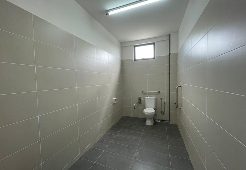 West Port, Pulau Indah