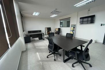 West Port, Pulau Indah