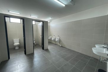 West Port, Pulau Indah