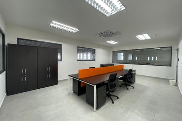 West Port, Pulau Indah