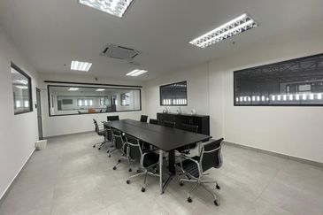 West Port, Pulau Indah