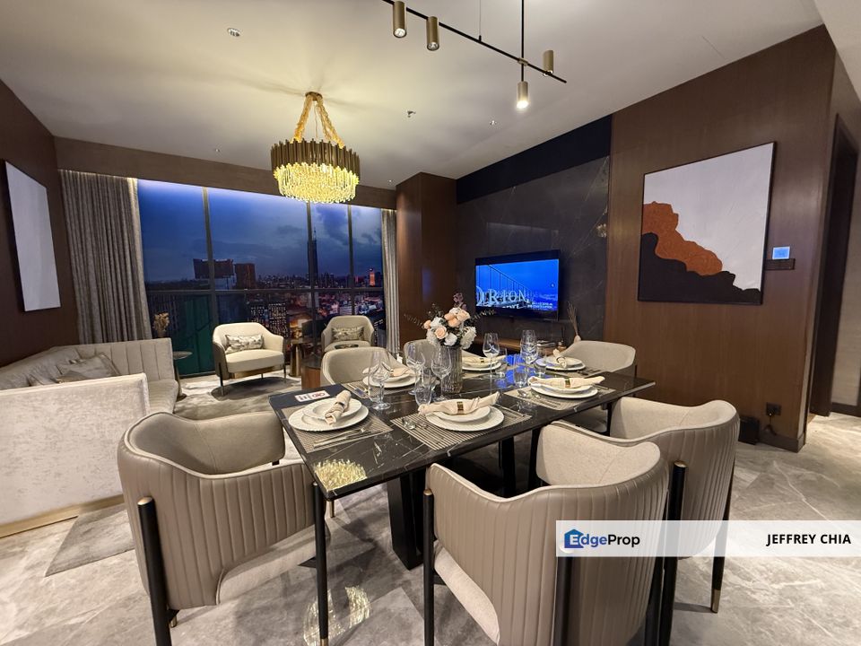 With Rolls Royce & Mercedes-Benz Vito MPV 6 seaters Luxury Limousine Service, Kuala Lumpur, Bukit Bintang