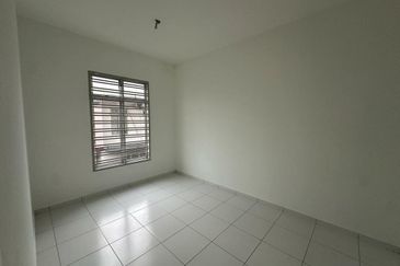 Jalan Setia Tropika 4/1